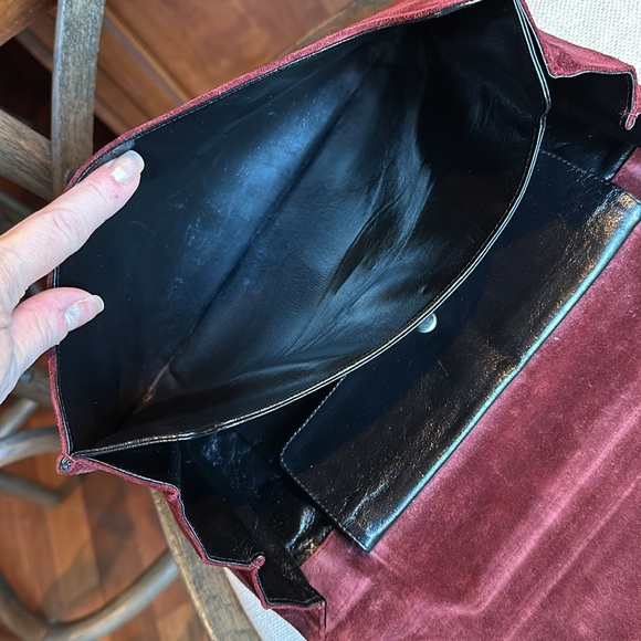 Chic Vintage Red Suede clutch black leather & satin interior - Picture 7 of 8
